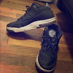 Nike Jordan’s 4 Size 6